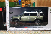 Load image into Gallery viewer, QXT2401017G QY 1:32 Scale New Land Rover Defender 110 in Green with lights and sound