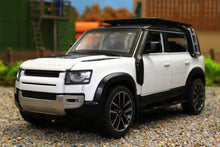 Load image into Gallery viewer, QXT2401017W QY 1:32 Scale New Land Rover Defender 110 in white with lights and sound