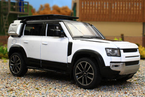 QXT2401017W QY 1:32 Scale New Land Rover Defender 110 in white with lights and sound