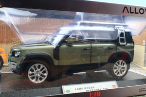 QXT2401183G QY 1:18 Scale Land Rover Dender 110 in Metallic Green with Lights and Sound