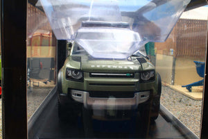 QXT2401183G QY 1:18 Scale Land Rover Dender 110 in Metallic Green with Lights and Sound