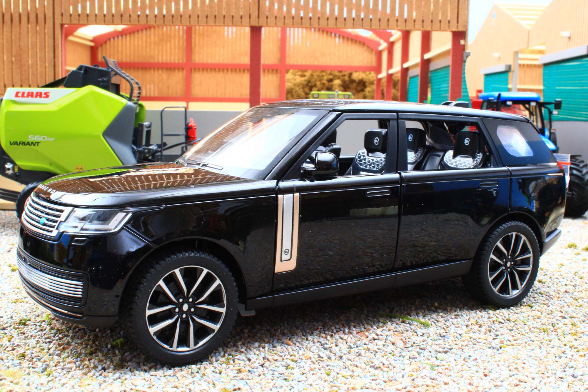 Q2005B-BK QY Models 1:24 Scale Range Rover SV 2022 Version in