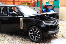 Load image into Gallery viewer, QXT2401184K QY 1:24 Scale Range Rover SV 2022 Version in black with lights and sound