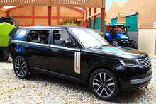 Load image into Gallery viewer, QXT2401184K QY 1:24 Scale Range Rover SV 2022 Version in black with lights and sound