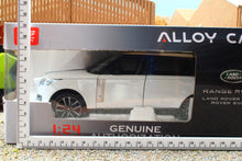 Load image into Gallery viewer, QXT2401184W QY 1:24 Scale Range Rover SV 2022 Version in white with lights and sound