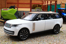 Load image into Gallery viewer, QXT2401184W QY 1:24 Scale Range Rover SV 2022 Version in white with lights and sound