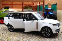 Load image into Gallery viewer, QXT2401184W QY 1:24 Scale Range Rover SV 2022 Version in white with lights and sound