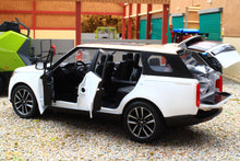 Load image into Gallery viewer, QXT2401184W QY 1:24 Scale Range Rover SV 2022 Version in white with lights and sound