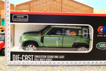 Load image into Gallery viewer, QXT2403214G QY 1:24 Scale Land Rover Defender 110 Outdoor Edition with Accessories in Green