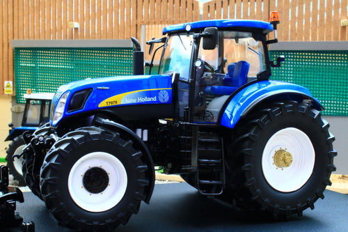 R30126132ScaleROSNewHollandT7070TractorREVPIC1