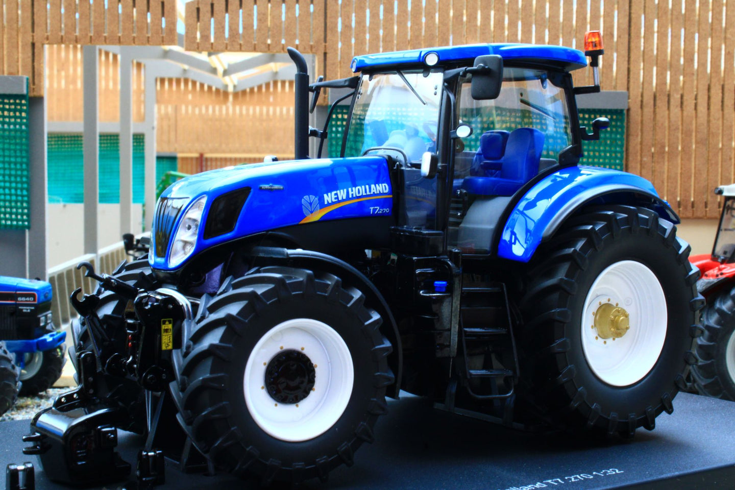 R301399132ScaleROSNewHollandT7-270TractorREVPIC1