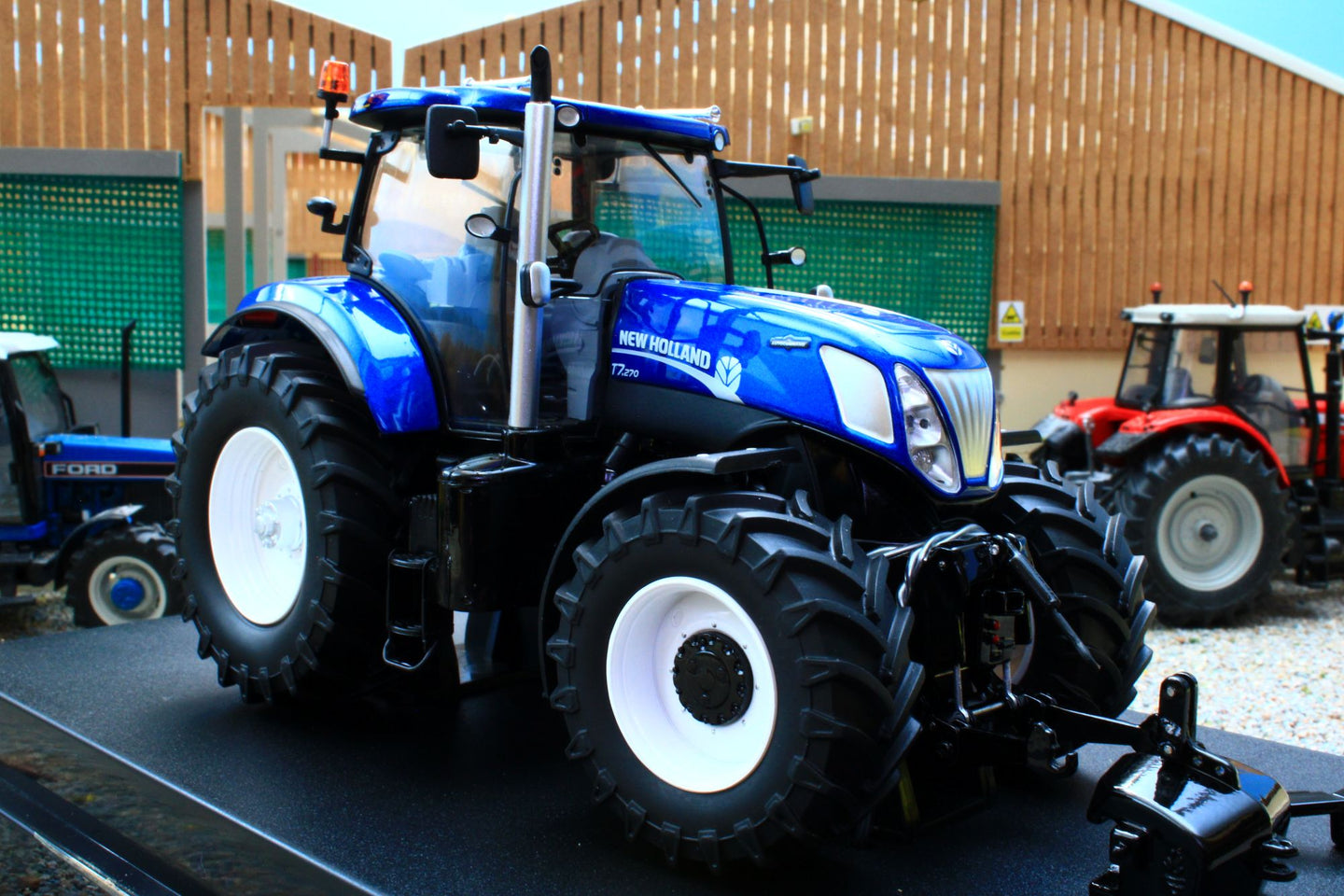 R30140132ScaleROSNewHollandT7-270_BluePower_TractorREVPIC1