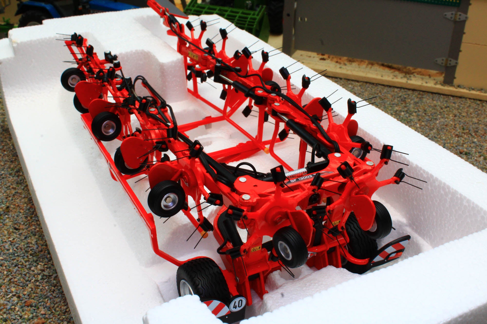 R602557 ROS Kuhn GF 13003 T Tedder – Brushwood Toys