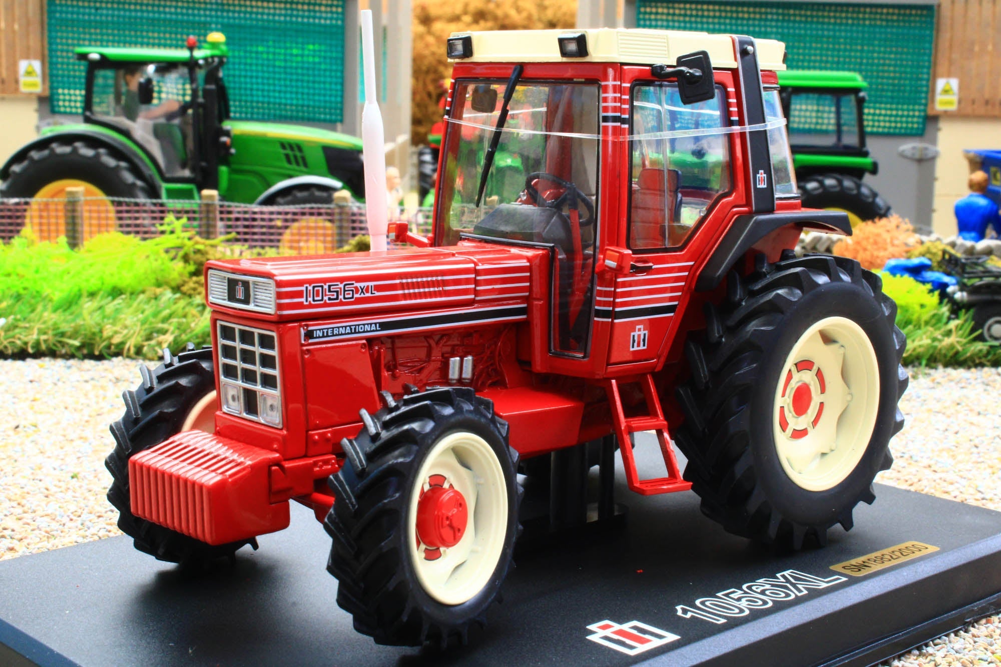 Tracteur Miniature INTERNATIONAL 1056 XL – REPLICAGRI – 1/32 – Édition Limitée 1500 Pièces