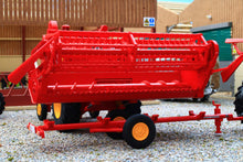 Load image into Gallery viewer, REP283 Replicagri 1:32 Scale Massey Ferguson 510 Combine