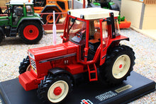 Load image into Gallery viewer, REPACA2021 Replicagri 1:32 Scale International 1056XL with removable duals and driver figure