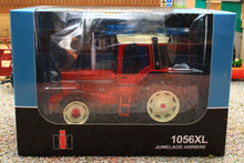 Load image into Gallery viewer, REPACA2021 Replicagri 1:32 Scale International 1056XL with removable duals and driver figure