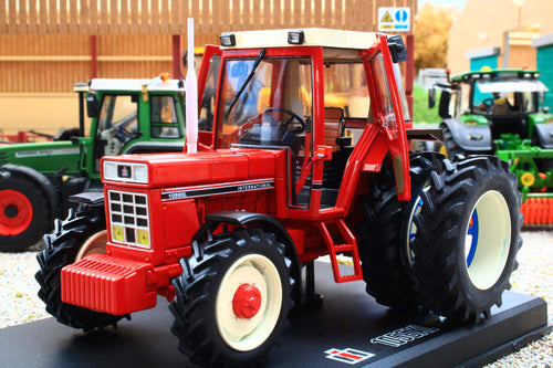 REPACA2021 Replicagri 1:32 Scale International 1056XL with removable duals and driver figure