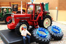 Load image into Gallery viewer, REPACA2021 Replicagri 1:32 Scale International 1056XL with removable duals and driver figure