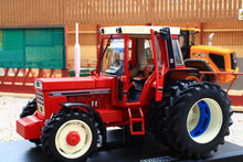 Load image into Gallery viewer, REPACA2021 Replicagri 1:32 Scale International 1056XL with removable duals and driver figure