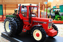 Load image into Gallery viewer, REPACA2021 Replicagri 1:32 Scale International 1056XL with removable duals and driver figure