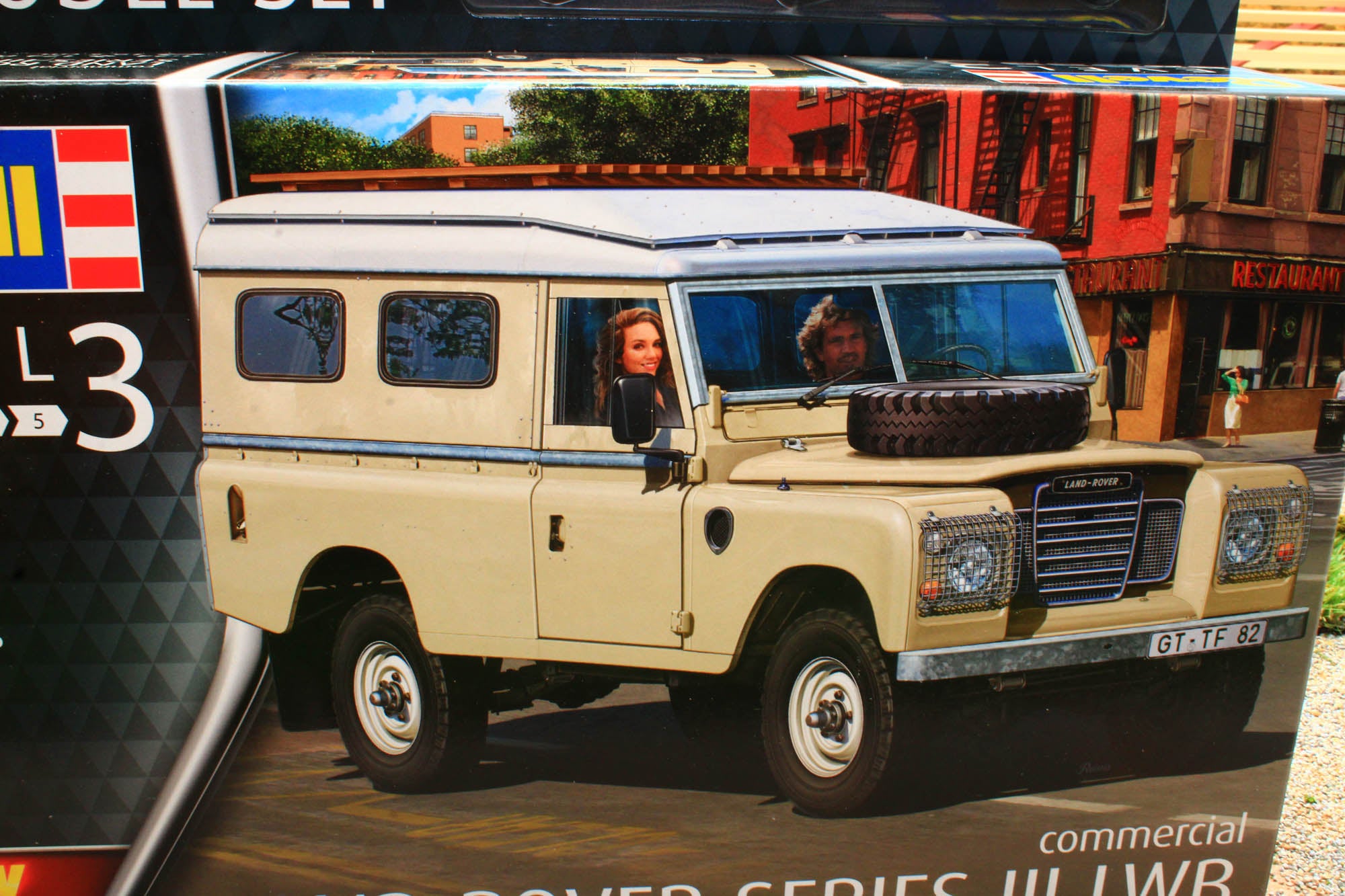 REV07056 Revell 1:24th Scale Land Rover Series III LWB Commercial Kit ...