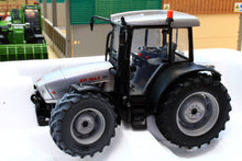Load image into Gallery viewer, R301108 1:32 Scale Ros Hurliman XB Max 100 4WD Tractor