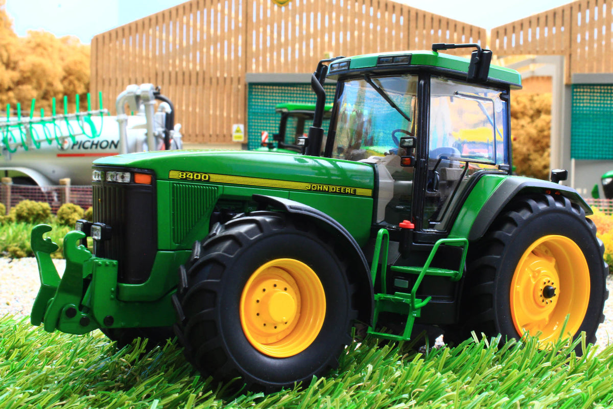 SCHUCO,JOHN DEERE 7700 - avec boîte John Deere, 1/32, SCH7893