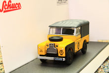 Load image into Gallery viewer, SCH87U00047 Schuco 1:87 Scale Land Rover 88 AA Version