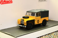 Load image into Gallery viewer, SCH87U00047 Schuco 1:87 Scale Land Rover 88 AA Version