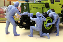 Load image into Gallery viewer, PYOS120 Figure Set 1:32 Scale - 3 x Builders (Requires Painting)