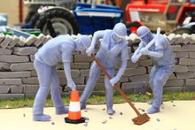 Load image into Gallery viewer, PYOS42 Figure Set 1:32 Scale - 3 x Construction Workers (Requires Painting)