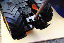 Load image into Gallery viewer, BT3091 Replacement Hitch Pin Kit for Britains Tractors