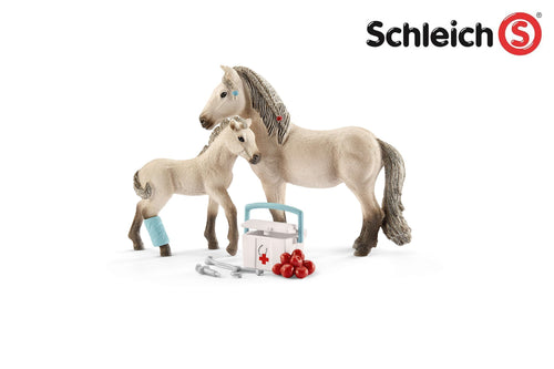 SL42430 Schleich Horse Club Hannah's First Aid Kit Set