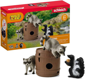 SL42596 Schleich Hunt for the Nut