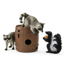 Load image into Gallery viewer, SL42596 Schleich Hunt for the Nut