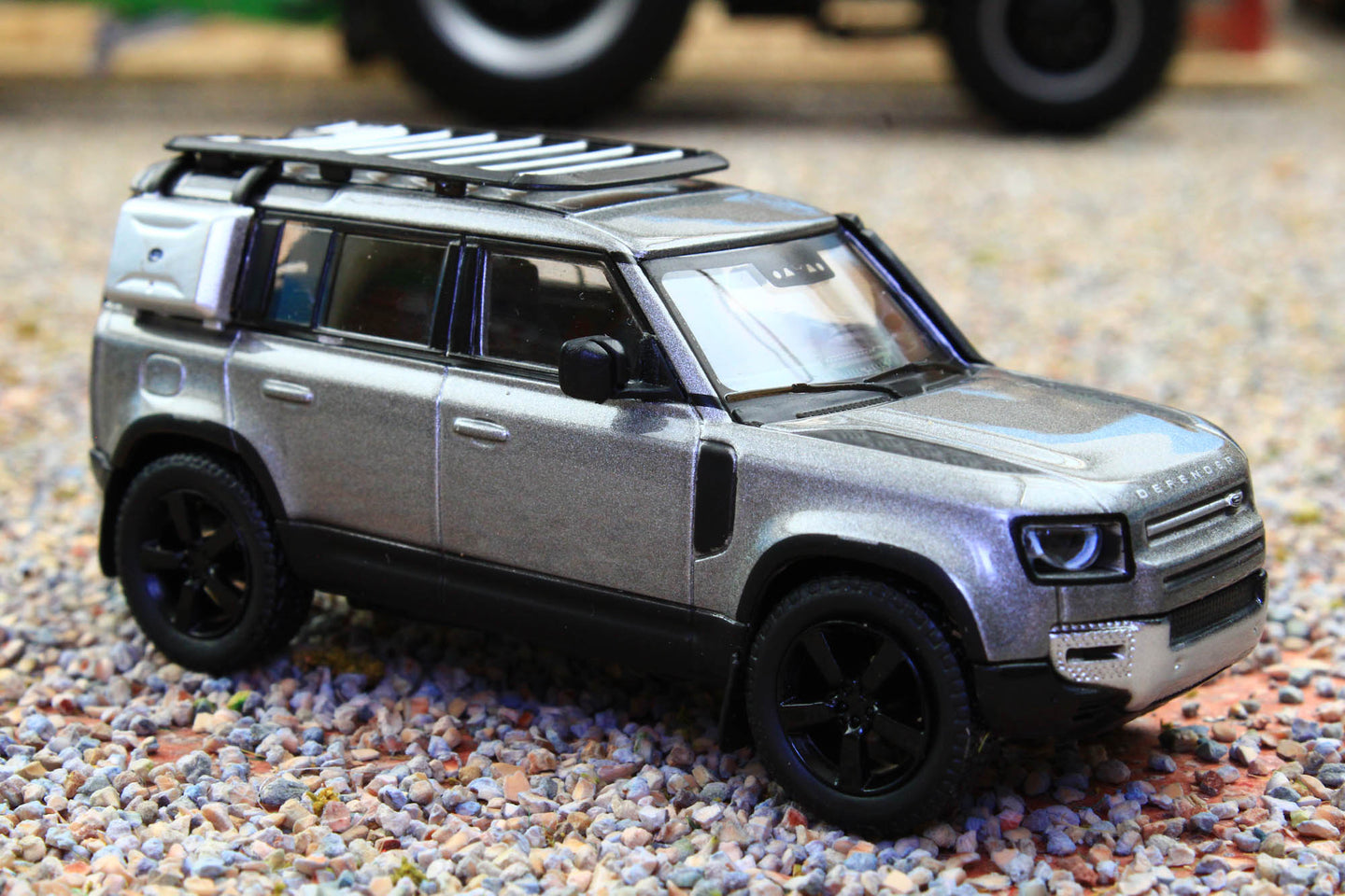 TAR64G020GY TARMAC WORKS 1:64 Scale Land Rover Defender 110 in grey