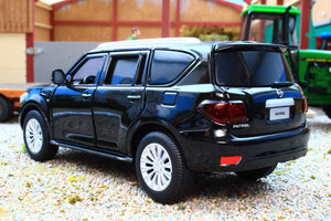 TAY32115014 Tayumo 1:32 Scale Nissan Patrol in Black Y62 4x4