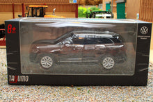 Load image into Gallery viewer, TAY32135013 TAYUMO 132 Scale Volkswagon Touareg with lights and sound