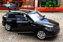 Load image into Gallery viewer, TAY32135013 TAYUMO 132 Scale Volkswagon Touareg with lights and sound