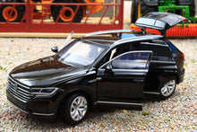 Load image into Gallery viewer, TAY32135013 TAYUMO 132 Scale Volkswagon Touareg with lights and sound