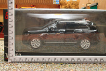 Load image into Gallery viewer, TAY32135013 TAYUMO 132 Scale Volkswagon Touareg with lights and sound