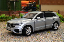 Load image into Gallery viewer, TAY32135015 TAYUMO 1:32 Scale VW Touareg 4x4 in Silver with lights and sound