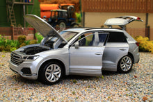 Load image into Gallery viewer, TAY32135015 TAYUMO 1:32 Scale VW Touareg 4x4 in Silver with lights and sound