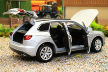 Load image into Gallery viewer, TAY32135015 TAYUMO 1:32 Scale VW Touareg 4x4 in Silver with lights and sound