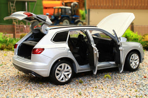 TAY32135015 TAYUMO 1:32 Scale VW Touareg 4x4 in Silver with lights and sound