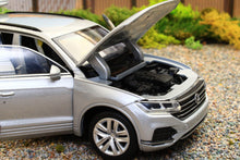 Load image into Gallery viewer, TAY32135015 TAYUMO 1:32 Scale VW Touareg 4x4 in Silver with lights and sound