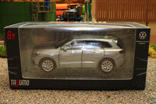 Load image into Gallery viewer, TAY32135015 TAYUMO 1:32 Scale VW Touareg 4x4 in Silver with lights and sound