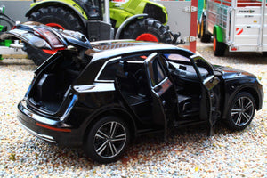 TAY32140022 TAYUMO 1:32 Scale Audi Q5 in Black