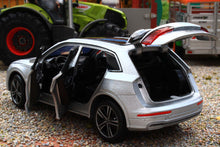 Load image into Gallery viewer, TAY32140024 TAYUMO 132 Scale Audi Q5 in Silver